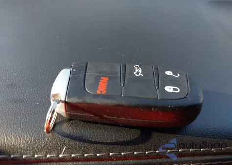 2021 Dodge Challenger R/T z USA, uszkodzony, nr VIN 2C3CDZBTXMH680640